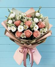 Букет цветов из:  Розы, Альстромерии и Лизиантусы в Курумкане