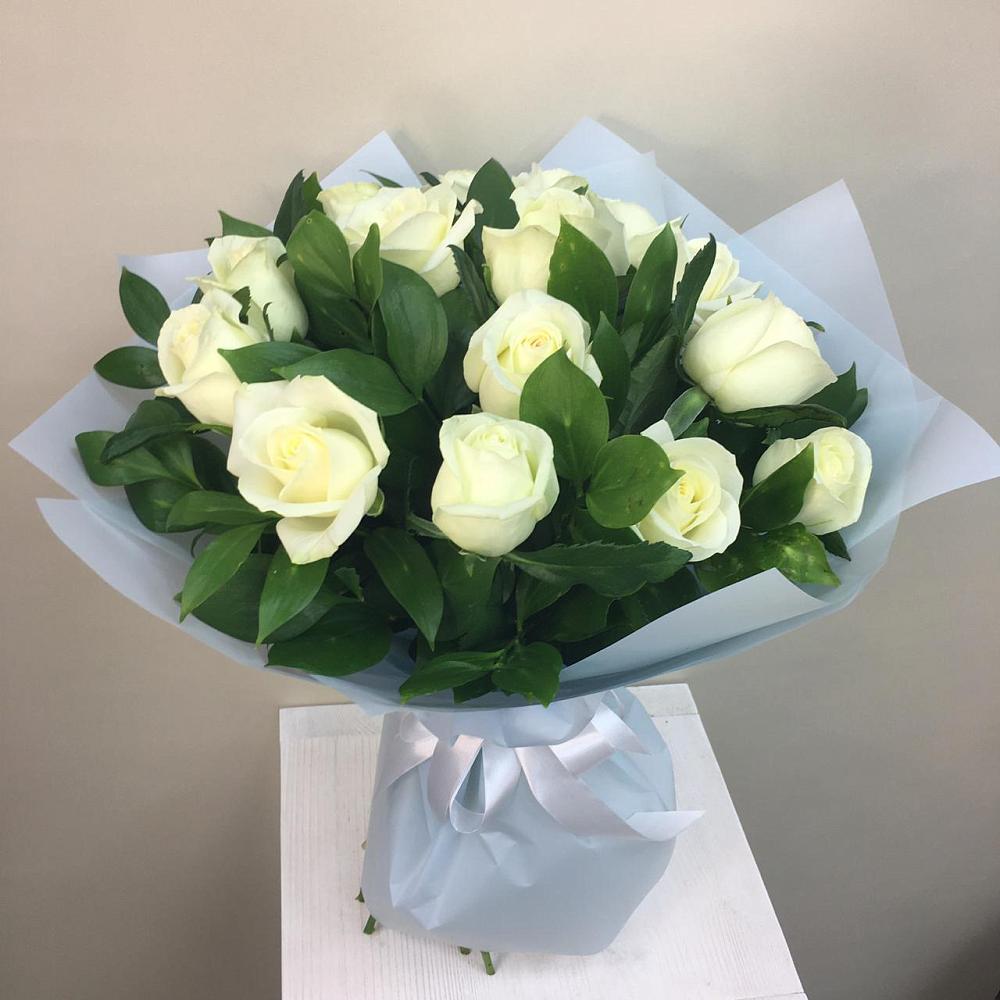 Букет 15 Белых роз Проуд в Курумкане