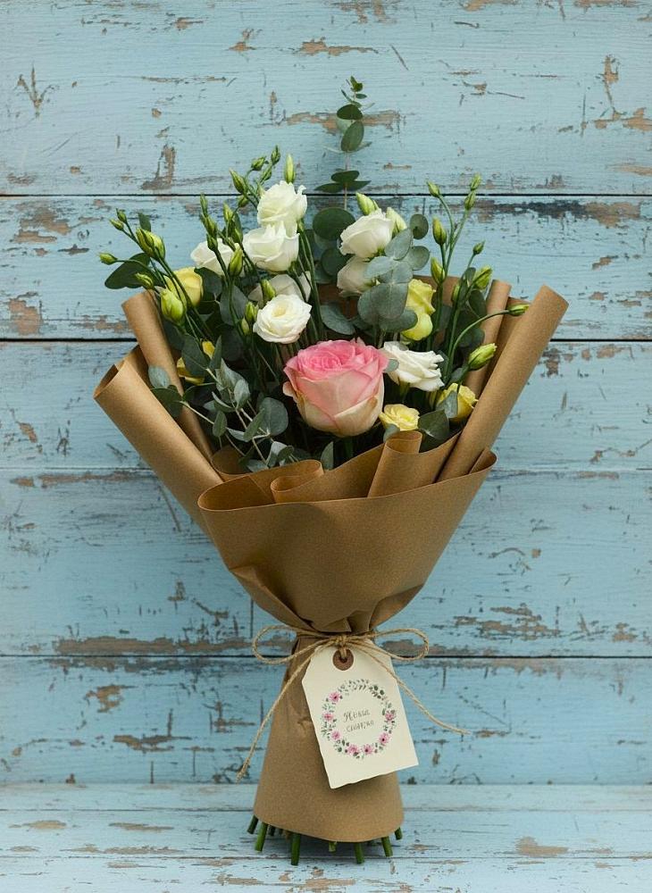 Букет цветов из: Розы и Лизиантусы в Курумкане