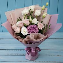 Букет цветов из:  Розы и Лизиантусы в Курумкане