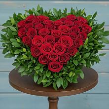 Цветочная композиция из Розы в виде сердца в Курумкане