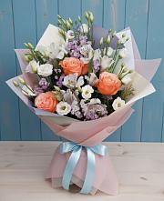 Букет цветов из:  Лизиантусы, Розы, Альстромерии и Гипсофила в Курумкане