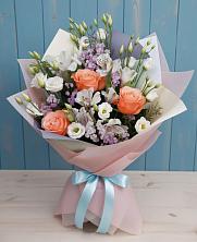 Букет цветов из:  Лизиантусы, Розы, Альстромерии и Гипсофила в Курумкане