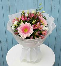Букет цветов из:  Герберы, Альстромерии и Лизиантусы в Курумкане
