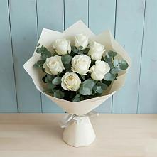 Букет Белые розы в Эвкалипте в Курумкане