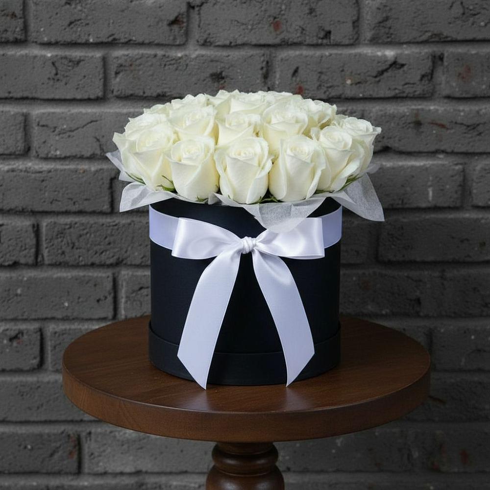 Цветочная композиция из Розы в шляпной коробке в Курумкане