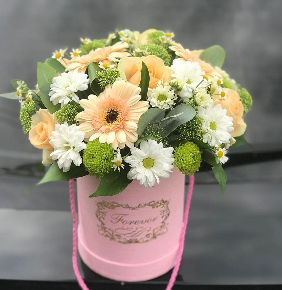 Цветочная композиция из Розы, Герберы и Хризантемы в шляпной коробке в Курумкане