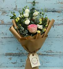 Букет цветов из:  Розы и Лизиантусы #REPLACE_PRED# Курумкане