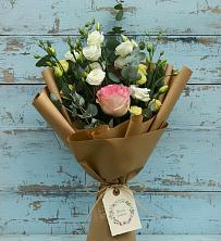 Букет цветов из:  Розы и Лизиантусы в Курумкане