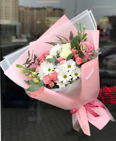 Букет цветов из: Розы, Лизиантусы и Хризантемы в Курумкане