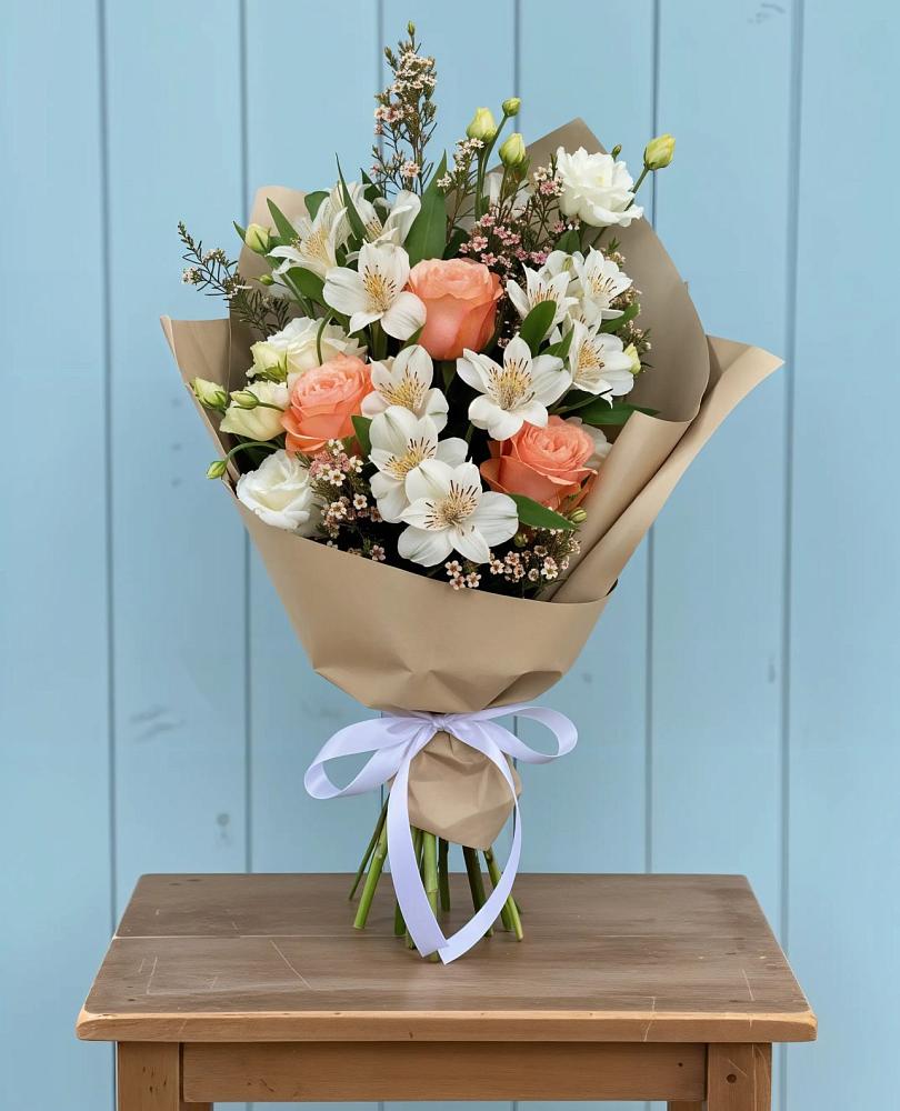 Букет цветов из: Альстромерии, Лизиантусы, Розы и Хризантемы в Курумкане